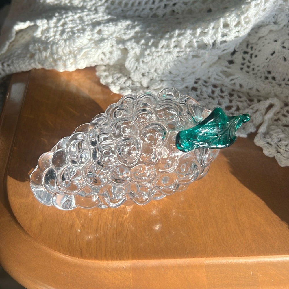 Vintage Fruit Clear Murano‎ style cluster of grapes with green stem